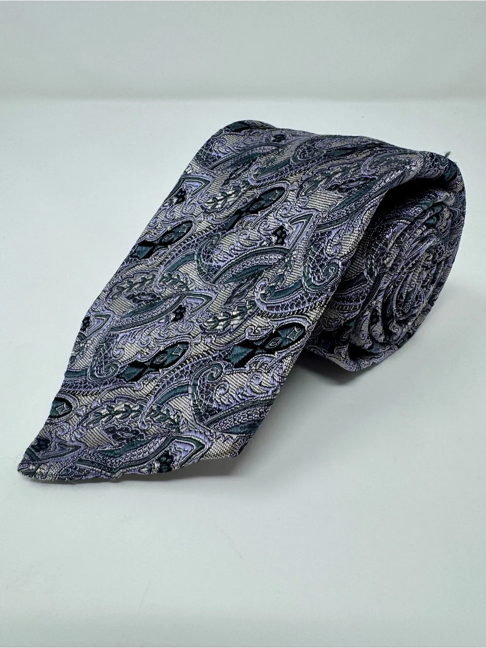 Robert Talbott Seven Fold #6/40 Silver Paisley Silk Tie 63in